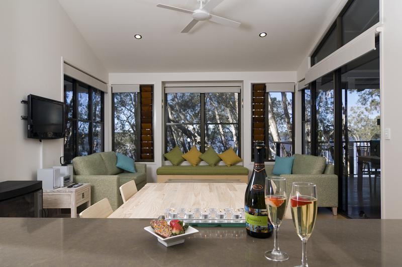 Hotel Eumarella Shores Noosa Lake Retreat Noosaville Exterior foto